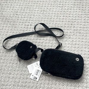Lulu Lemon Modular phone crossbody fleece